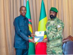 La commission de négociation et de renégociation avec les sociétés minières a présenté, ce lundi 1er décembre 2025, au Président de la Transition, Chef de l’État, le Général d’Armée Assimi GOÏTA, son rapport de fin des travaux.