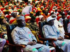 𝐋𝐞 𝐌𝐢𝐧𝐢𝐬𝐭𝐫𝐞 𝐝𝐞 𝐥𝐚 𝐉𝐞𝐮𝐧𝐞𝐬𝐬𝐞 𝐞𝐭 𝐝𝐞𝐬 𝐒𝐩𝐨𝐫𝐭𝐬, 𝐂𝐡𝐚𝐫𝐠𝐞́ 𝐝𝐞 𝐥’I𝐧𝐬𝐭𝐫𝐮𝐜𝐭𝐢𝐨𝐧 c𝐢𝐯𝐢𝐪𝐮𝐞 𝐞𝐭 𝐝𝐞 𝐥𝐚 𝐂𝐨𝐧𝐬𝐭𝐫𝐮𝐜𝐭𝐢𝐨𝐧 c𝐢𝐭𝐨𝐲𝐞𝐧𝐧𝐞, 𝐀𝐛𝐝𝐨𝐮𝐥 𝐊𝐚𝐬𝐬𝐢𝐦 a pris part, ce lundi 1er décembre 2025, à la cérémonie de célébration de la Journée mondiale de lutte contre le SIDA, organisée au Centre International de Conférences de Bamako (CICB).