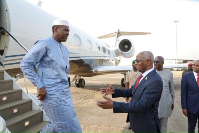 abdoulaye-maiga-delegation-gouvernementale-arrive-guinee-conakry-1024x683
