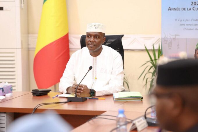 general-abdoulaye-maiga-carburant-professionnels-operateurs-economique-gestion-crise-hydrocarbures-approvisionnement-ministre-gouvernement-1024x683