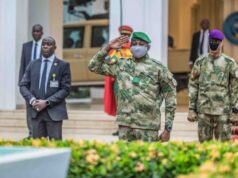 Cérémonie mensuelle de montée des couleurs nationales à Koulouba