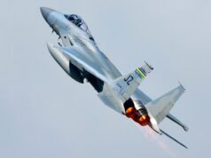 Un avion de chasse F-15 américain s’écrase en flammes au Koweït