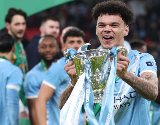 Un doublé de Nico O’Reilly offre la League Cup à Manchester City face à Arsenal