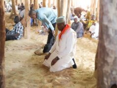 Bandiagara : Le Premier ministre se recueille dans les mosquées historiques de la ville.